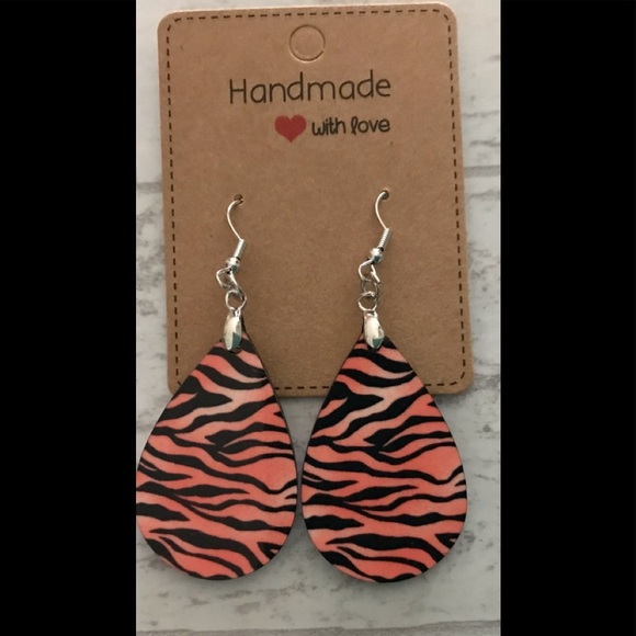 Pink zebra sublimation earrings teardrop - Picture 1 of 3
